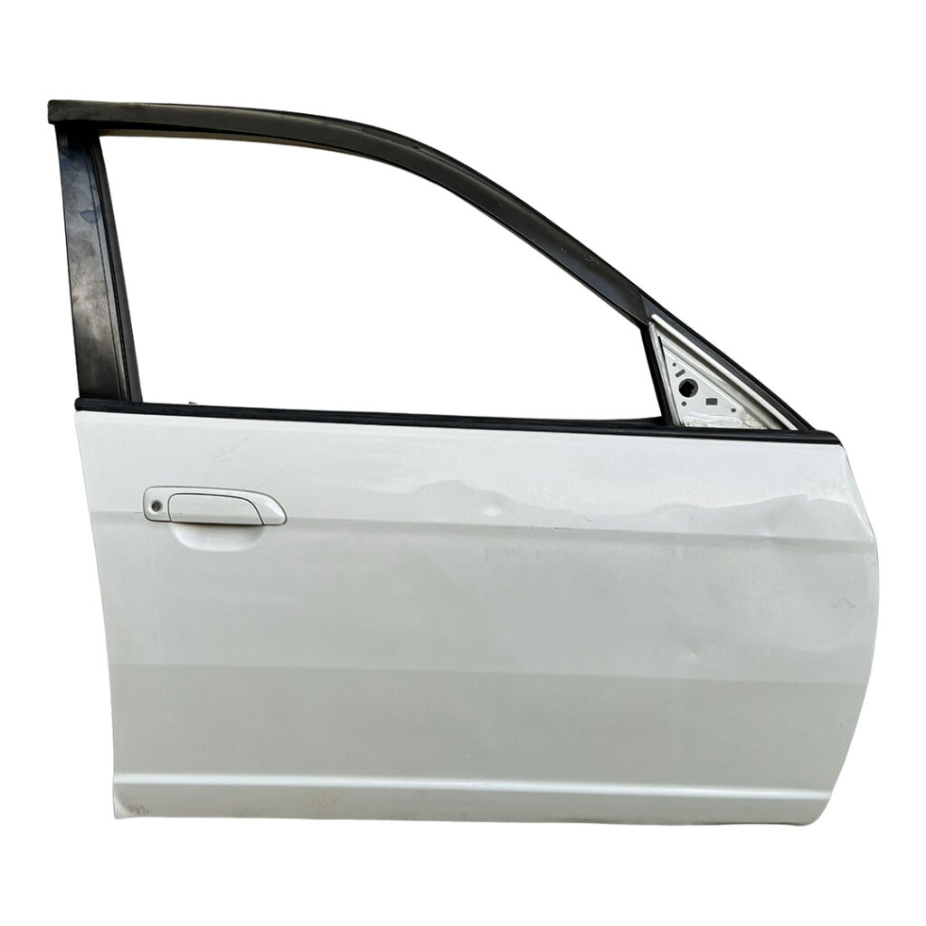 Honda Civic 2001–2005 Front Right Door – White